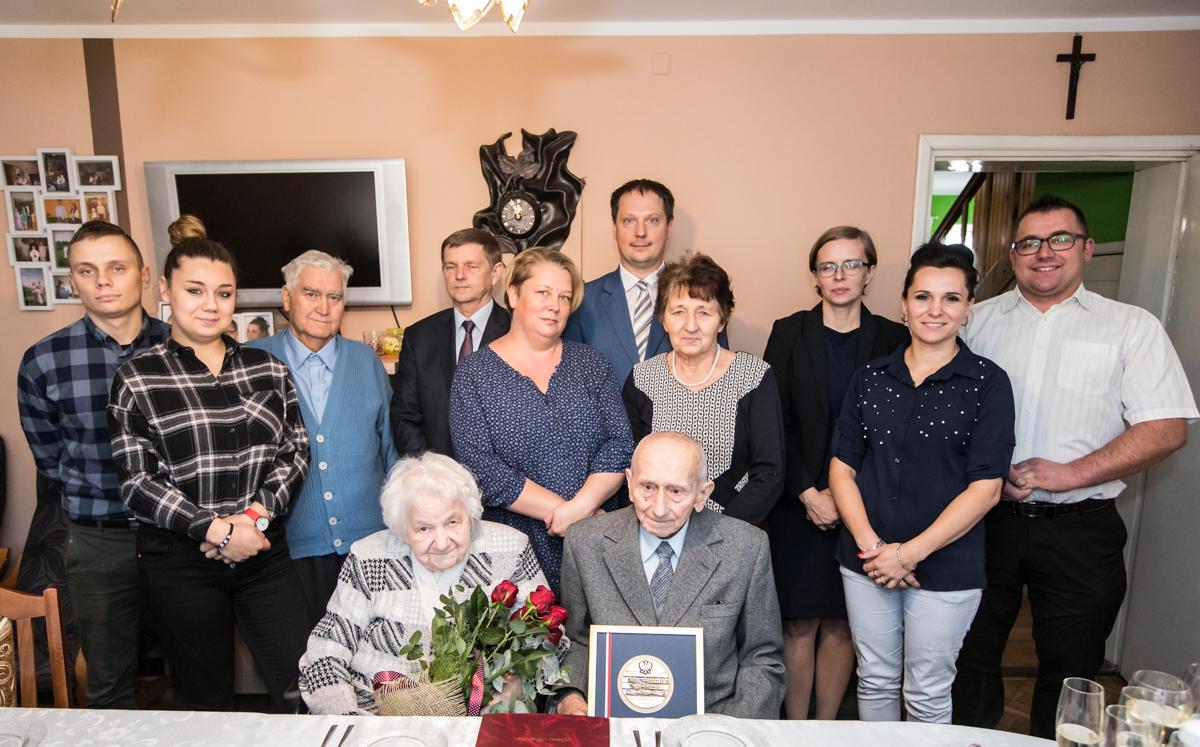 Byli dziećmi, gdy rodziła się Druga Rzeczpospolita. Odznaczono stulatków z powiatu świeckiego [ZDJĘCIA]