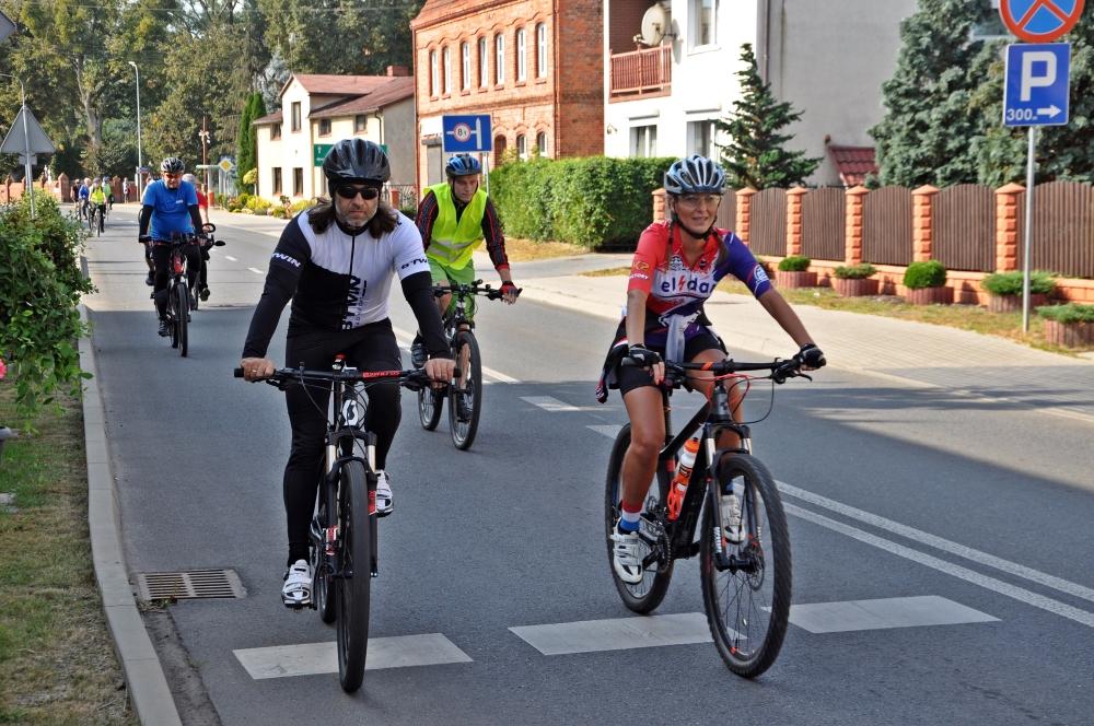 Rowerowa eskapada z wyborczym posmakiem. OPS i Kułakowski zabrali świecian do Gruczna [ZDJĘCIA]