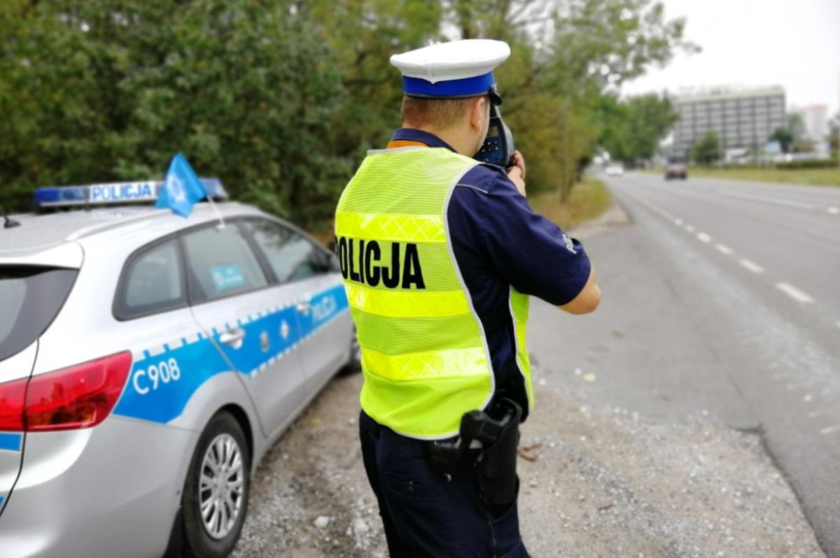 Większość kierowców przekracza prędkość. Policja ostrzega, że będzie często prowadzić kontrole