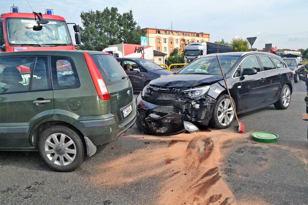 Wypadek na skrzyżowaniu przy ul. Cukrowników i alei Armii Krajowej w Świeciu. Kolejny raz w tym samym miejscu