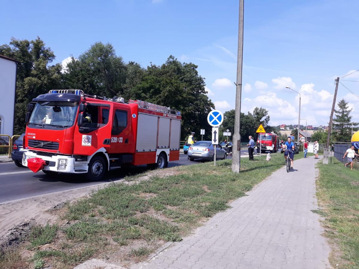 [AKTUALIZACJA] Zablokowana ul. Wojska Polskiego. Zderzenie trzech aut w Przechowie