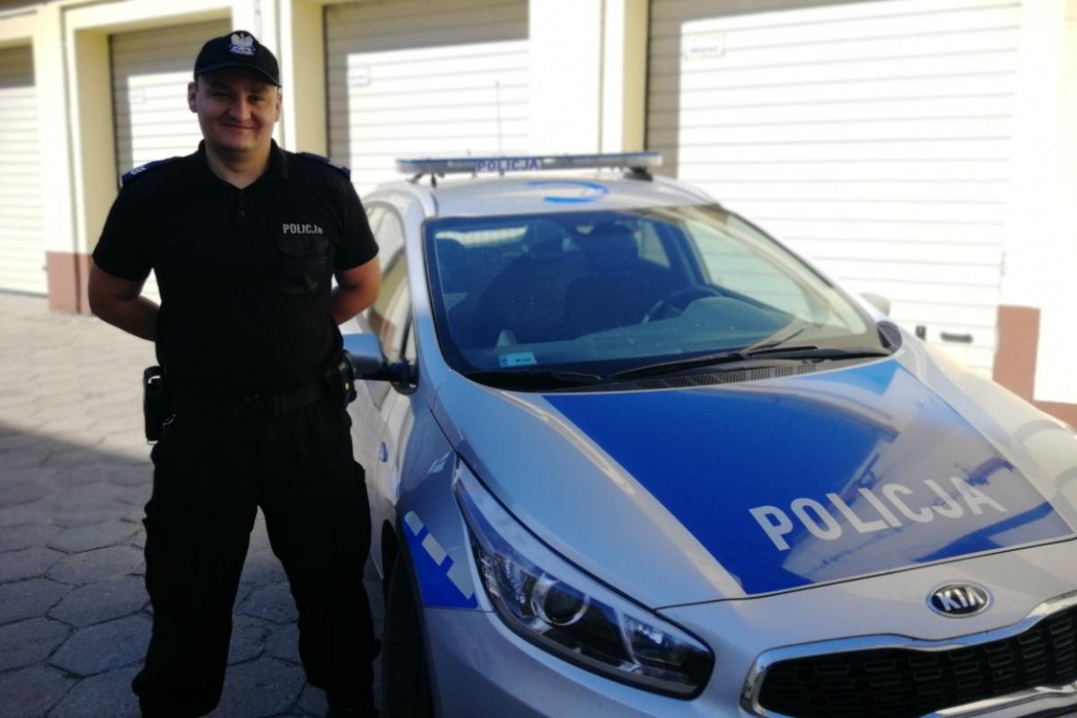 Jechał na służbę. Uratował człowieka, który miał atak padaczki. Wyczyn policjanta ze Świecia
