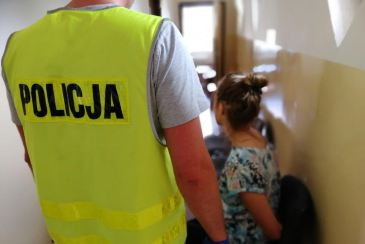 Nastolatkowie hodowali konopie na działce. Mieli marihuanę, ale znaleziono też przy nich amfetaminę