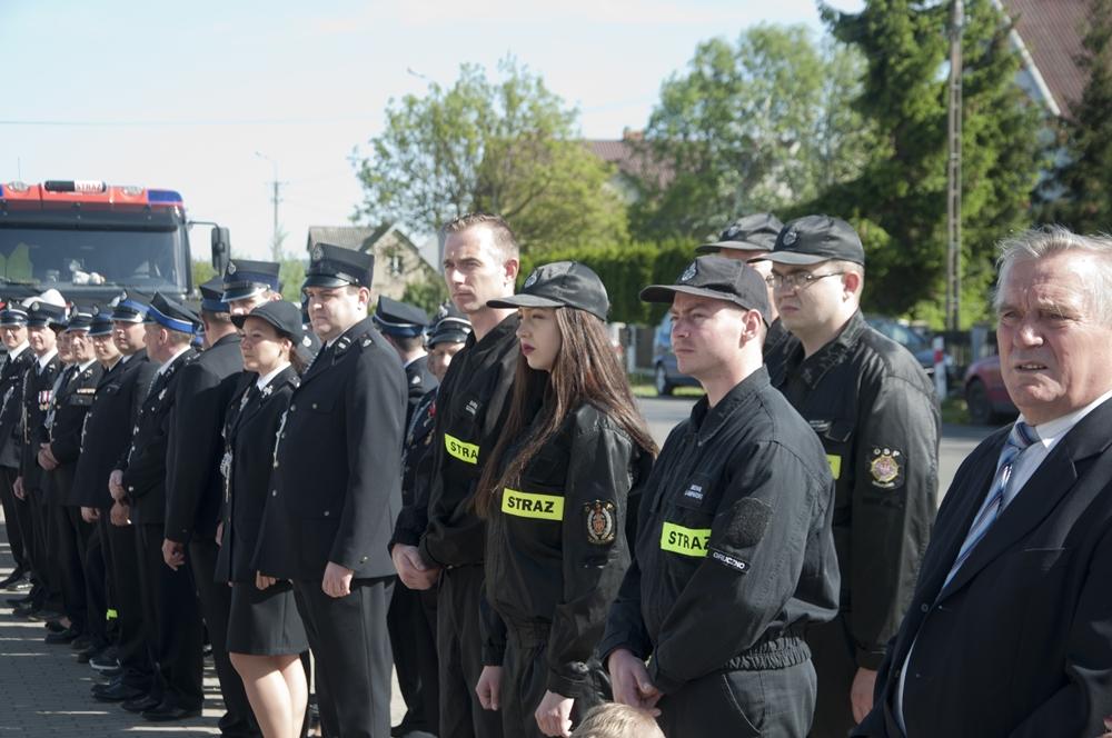 Druhowie ochotnicy dostali trzy nowe wozy. Świętowali w Grucznie [ZDJĘCIA]