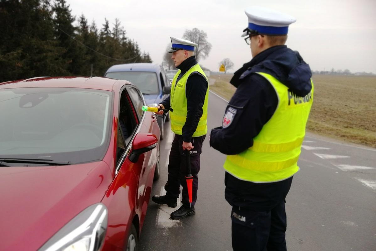 Kierowcy pili. Policjanci pracowali. Był także pościg jak w amerykańskim filmie [ZDJĘCIA]