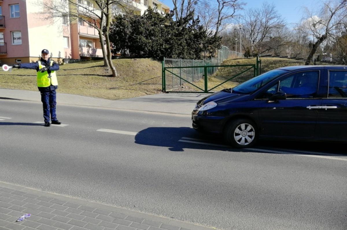 Tym razem policjanci zatrzymywali kierowców z pomocą dzieci. Ale obyło się bez mandatów [ZDJĘCIA]