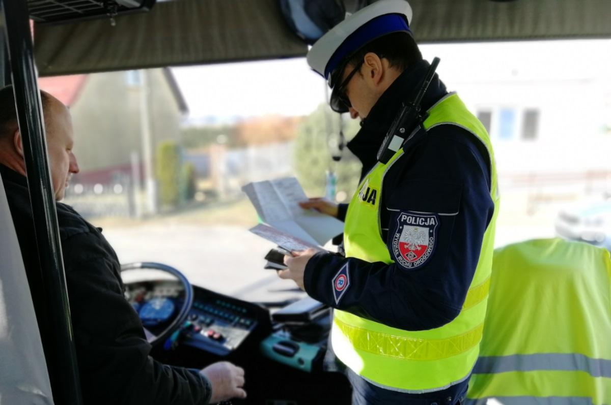 Policja wzięła się za autobusy. Na razie za te dowożące dzieci do szkół w powiecie świeckim [ZDJĘCIA]