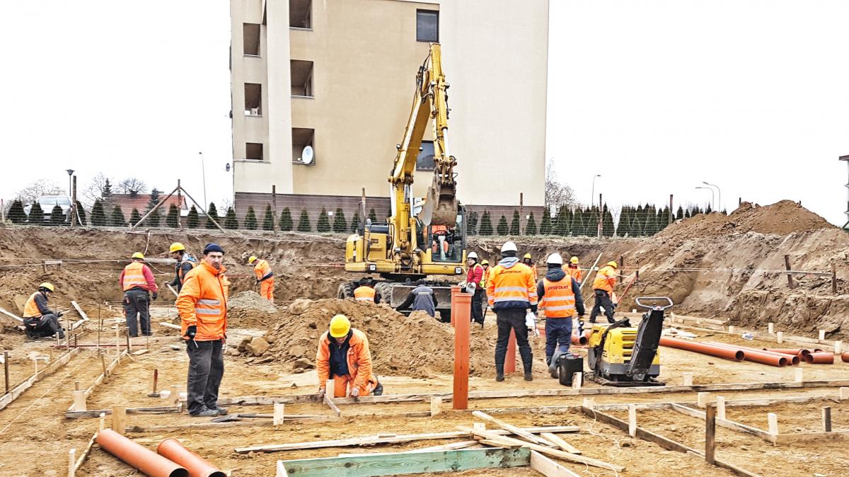 Budowlańcy pilnie poszukiwani. Bez kwalifikacji pieniądze słabe, ale specjaliści zarobią ponad 5 tysięcy