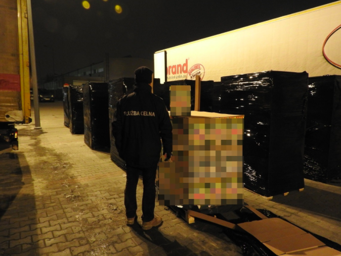Nielegalny towar znaleziony w tirze przejeżdżającym przez powiat świecki