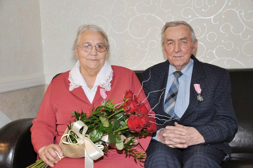 Doczekali się czworo dzieci i siedmiu wnuków. Są razem 60 lat