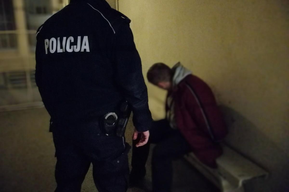 Wjechał w znak pod wpływem narkotyków. Wiemy co wzbudziło podejrzenie policjantów
