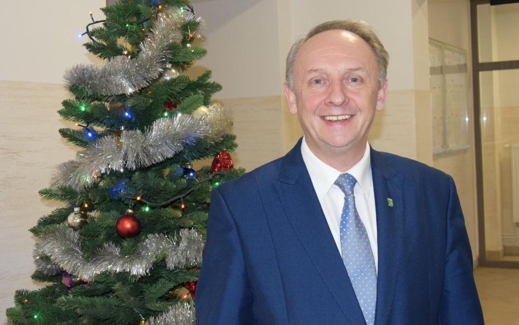 Wójt Dariusz Wądołowski słucha muzyki elektronicznej. A uwielbia swojski makaron z rosołem