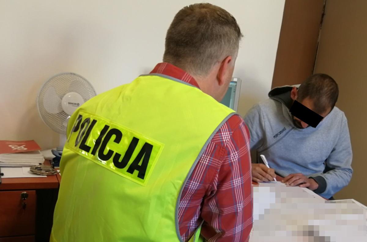 Złodziej pożyczył od znajomej komórkę i uciekł.  Policjanci zatrzymali go po pościgu