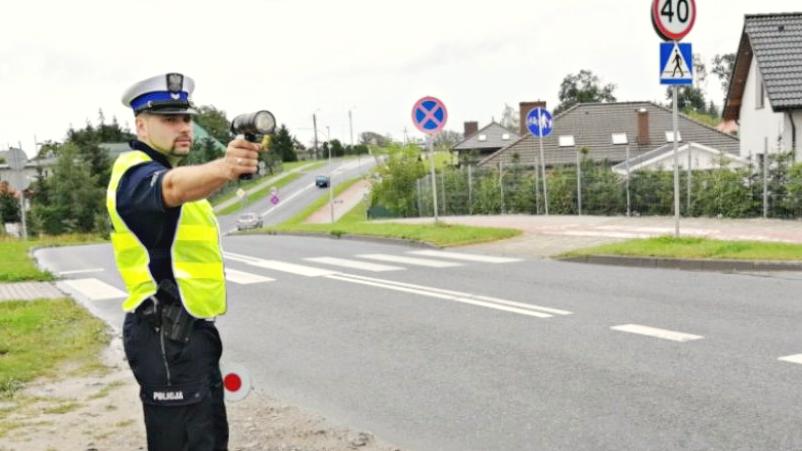 Zgłosili policji, że kierowcy jeżdżą za szybko na Miodowej w Świeciu. Efekt: Ponad sto mandatów
