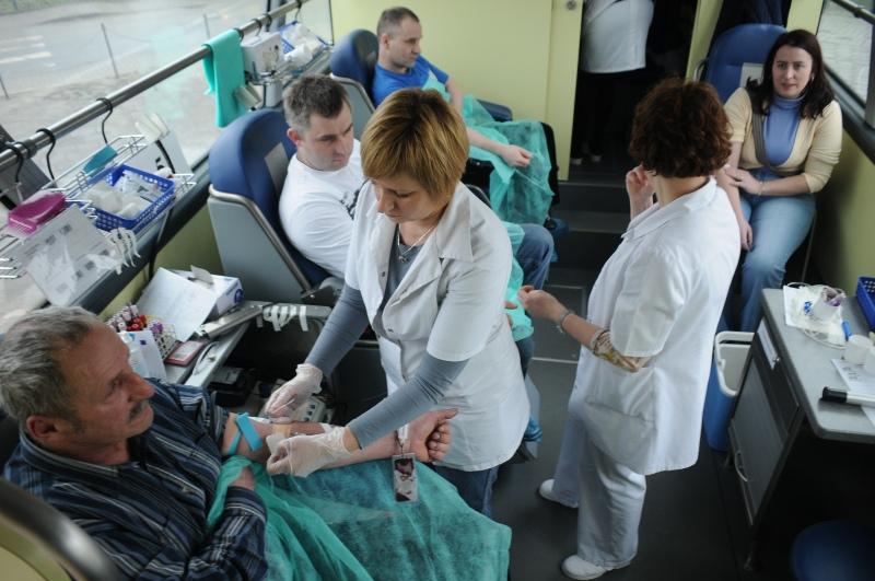 Maciej ze Świecia miał ciężki wypadek. Pilnie potrzebna jest krew. Trwają zbiórki