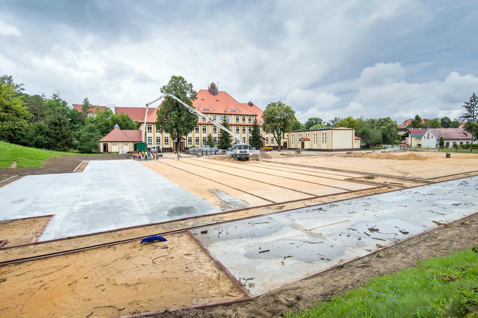 Uczniowie będą mieli nowe boisko w Szkole Podstawowej nr. 1 w Świeciu [KOMUNIKAT]