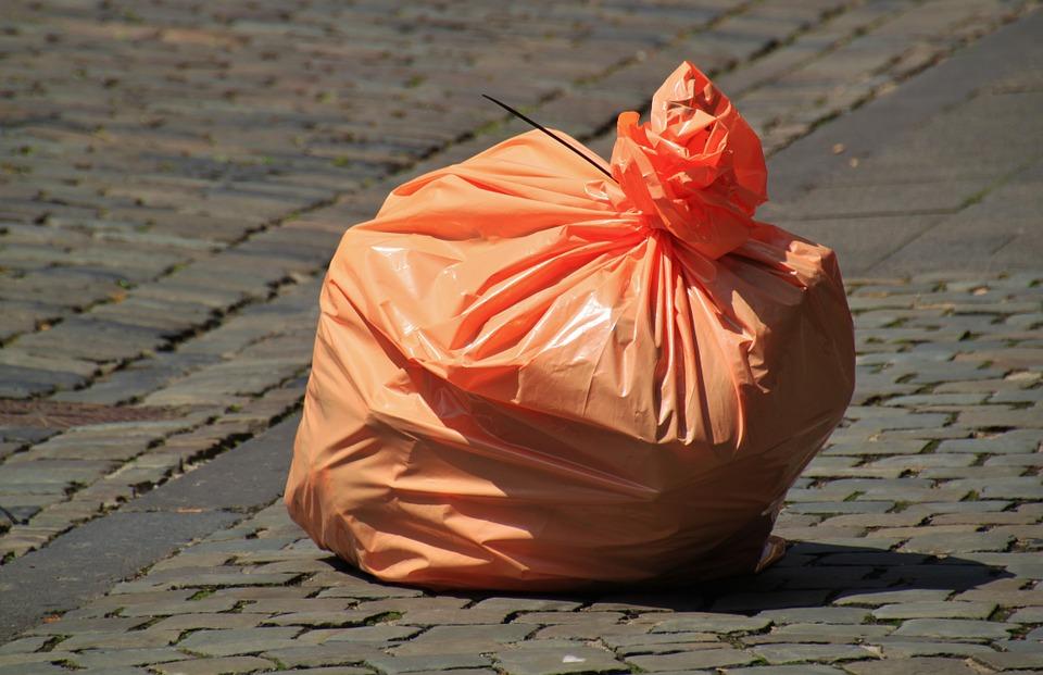 Do pojemników BIO nie należy wrzucać worków