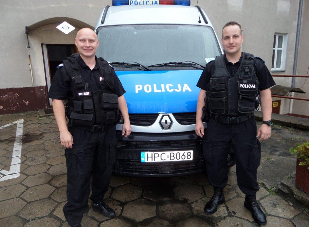 Policjanci uratowali mieszkańców ul. Mickiewicza w Świeciu przed wybuchem butli z gazem
