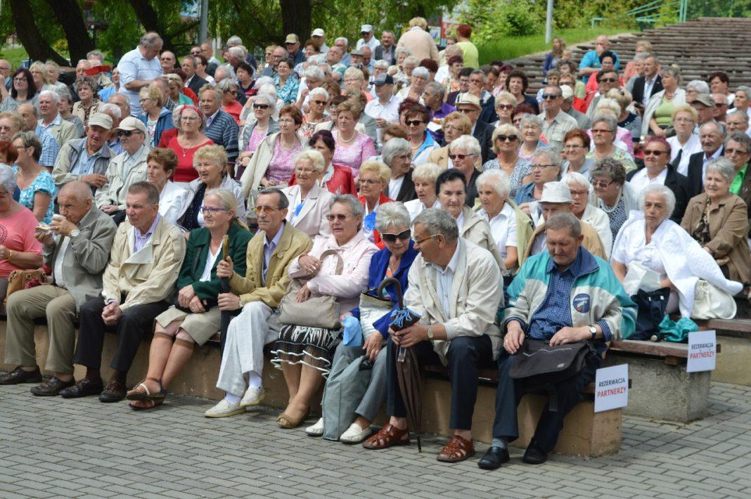 Seniorzy odebrali Świeckie Karty Seniora [ZDJĘCIA]