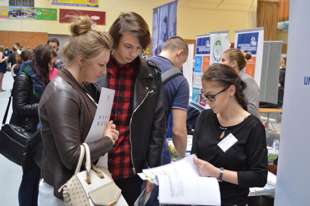 Targi edukacyjne i pracy w Świeciu [ZDJĘCIA]