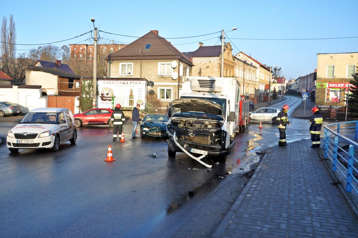 Rozbity jaguar na moście w Świeciu [ZDJĘCIA]