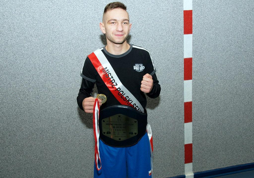 Jakub Słomiński mistrzem Polski seniorów w boksie [WIDEO]
