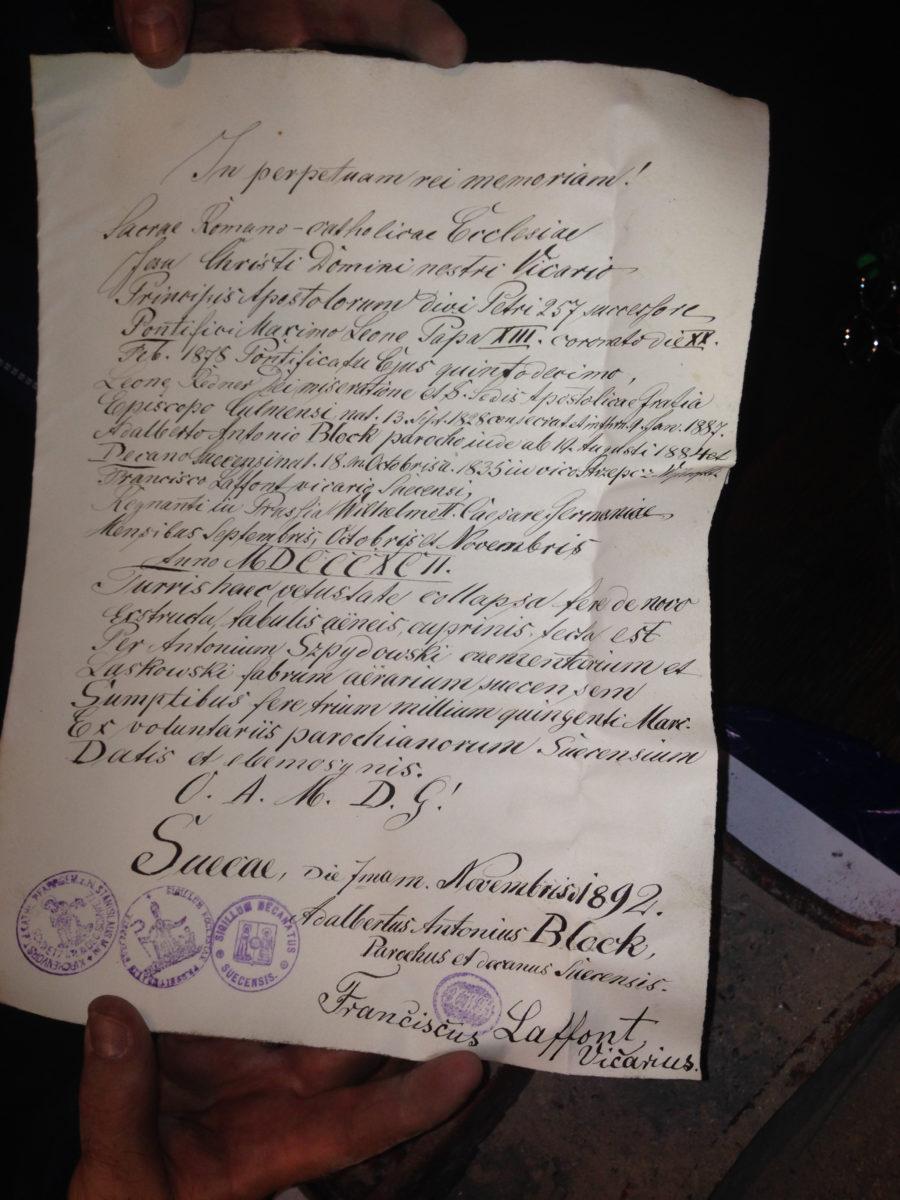 Historyczny dokument w iglicy wieży kościoła [ZDJĘCIA]