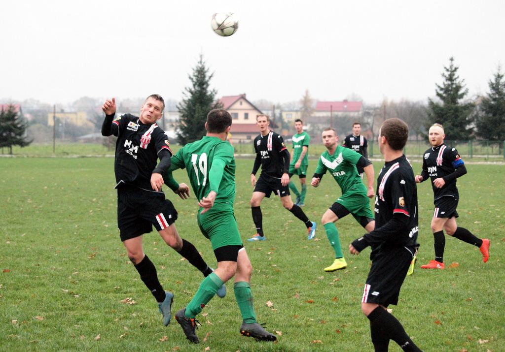 Długi weekend na regionalnych boiskach