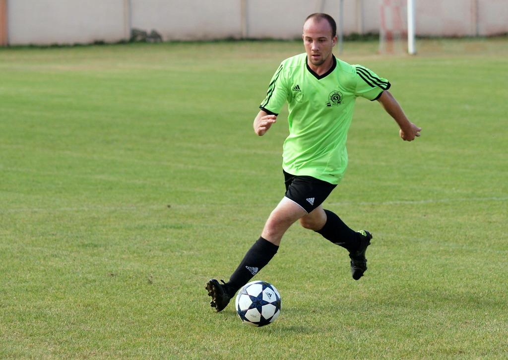 W derbach w Serocku padł tylko jeden gol. Dla gości