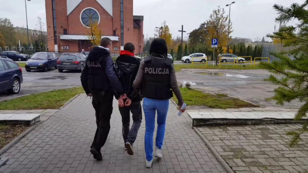 PILNE: Policjanci zatrzymali mężczyznę, który w Świeciu wyłudzał pieniądze metodą na wnuczka