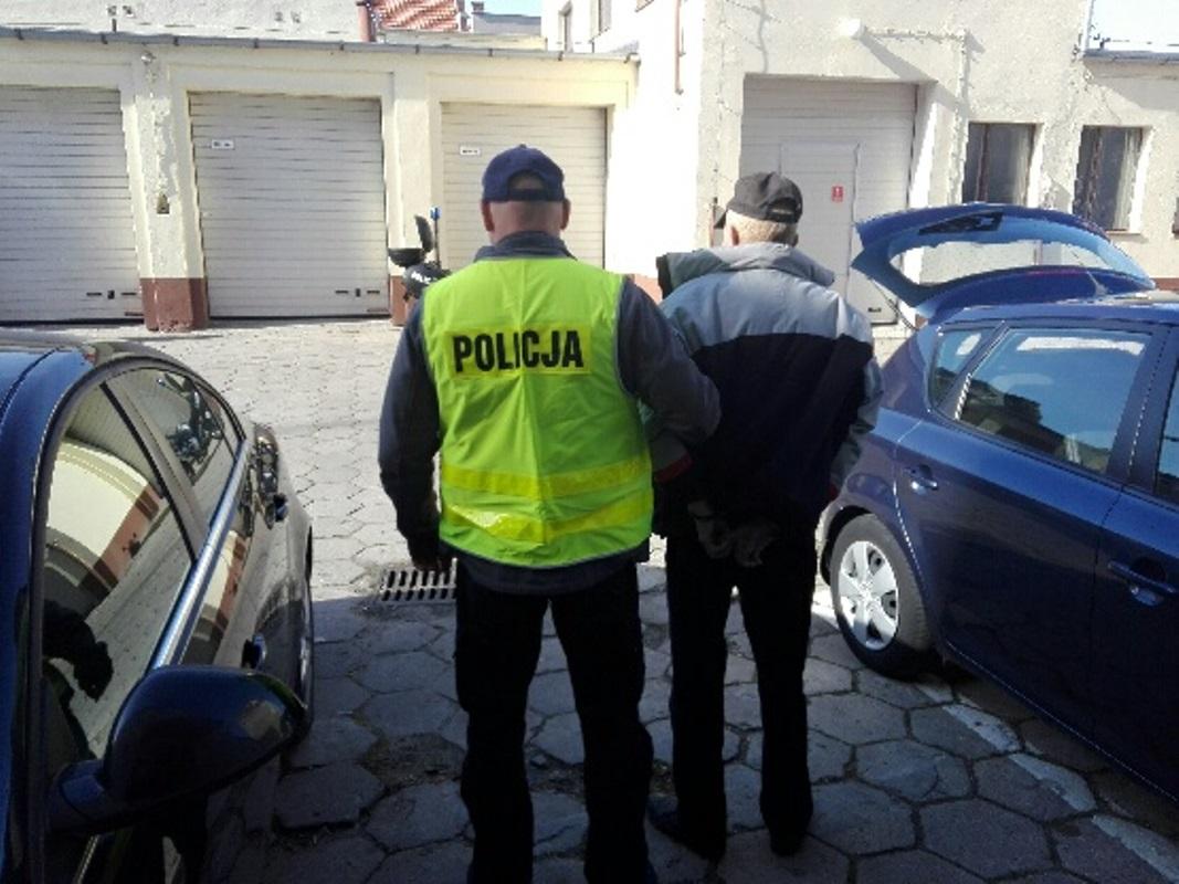 Napad z nożem w ręku w spożywczym w Świeciu. Napastnika pomogli zatrzymać przechodnie