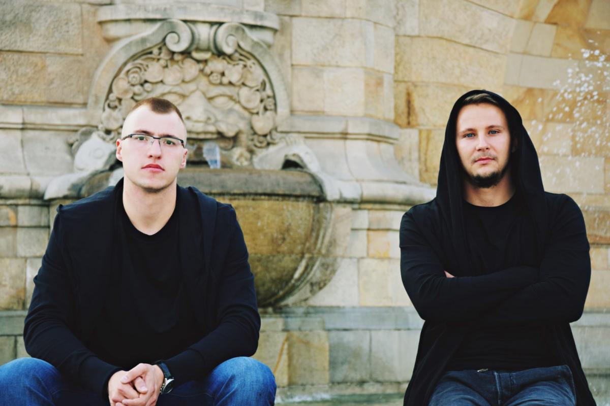 Skyblast to zespół ze Świecia zdobywający uznanie w kręgach progresywnego houseu. Na koncie mają już m. in. występ na Eska Music Awards
