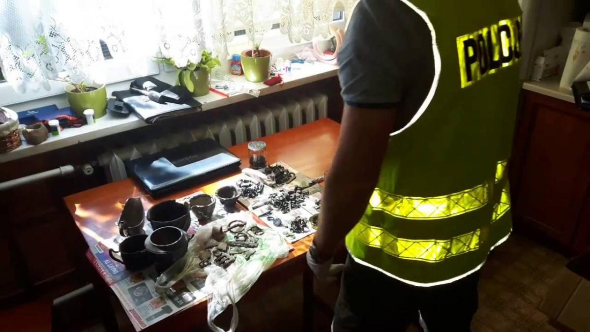 38-latek sprzedawał w sieci cenne zabytki archeologiczne. Teraz może usłyszeć zarzuty [ZDJĘCIA][WIDEO]