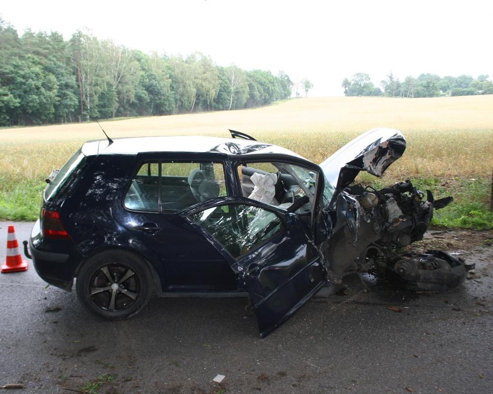 Rozbity Golf w Krąplewicach. Mężczyzna zasnął za kierownicą [ZDJĘCIA]