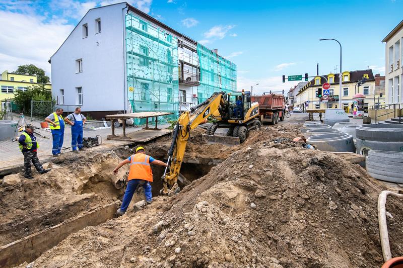 Dzieje się w Świeciu. Modernizują ulicę Sienkiewicza i budują rondo