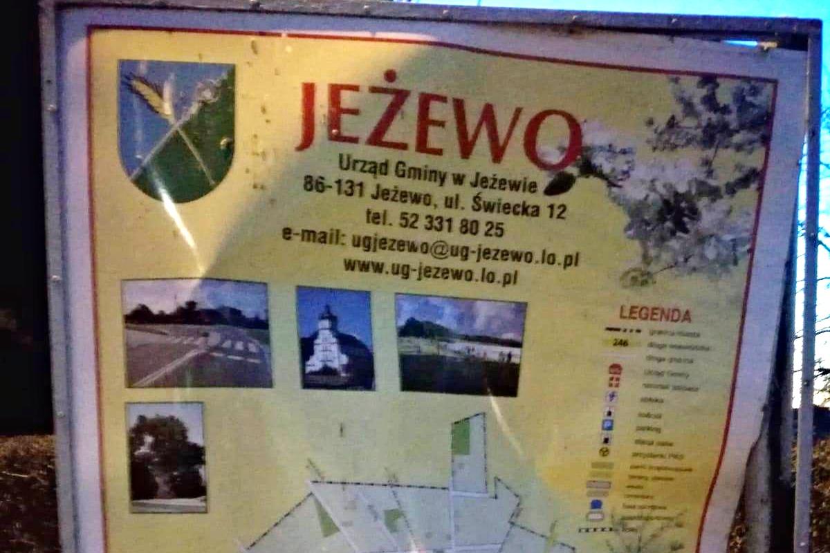 Z okazji urodzin postanowił rozwalić tablicę. Ten „prezent” będzie go teraz sporo kosztował. A może się skończyć nawet więzieniem