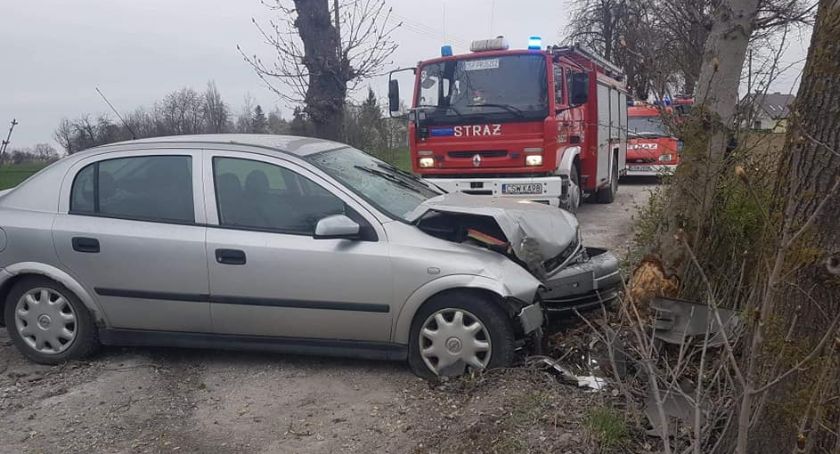 Wypadek w Niewieścinie. Kierowca trafił do szpitala 