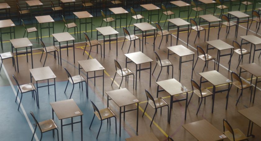 Egzaminy ósmoklasistów. Czy dzisiaj również przebiegają bez problemów?