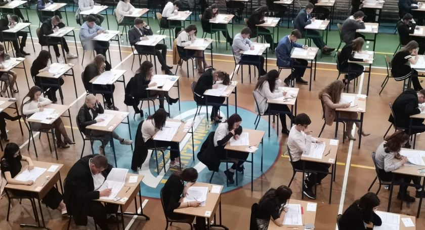 Egzaminy ósmoklasistów. Czy ostatni egzamin odbywa się bez zakłóceń?