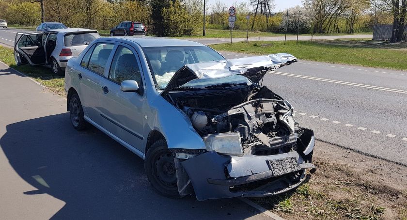 Wypadek w Przechowie. Tak się kończy jazda na zderzaku [ZDJĘCIA]