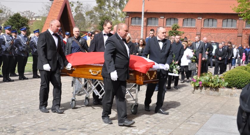 Pogrzeb Adama Łobockiego: pożegnaliśmy zasłużonego policjanta [ZDJĘCIA]