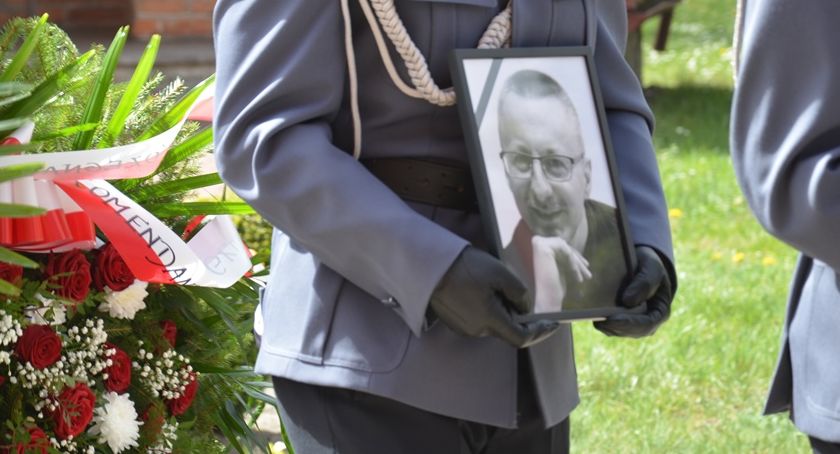 Policjant zginął na służbie. Prokuratura okręgowa sprawdza, jak doszło do wypadku 