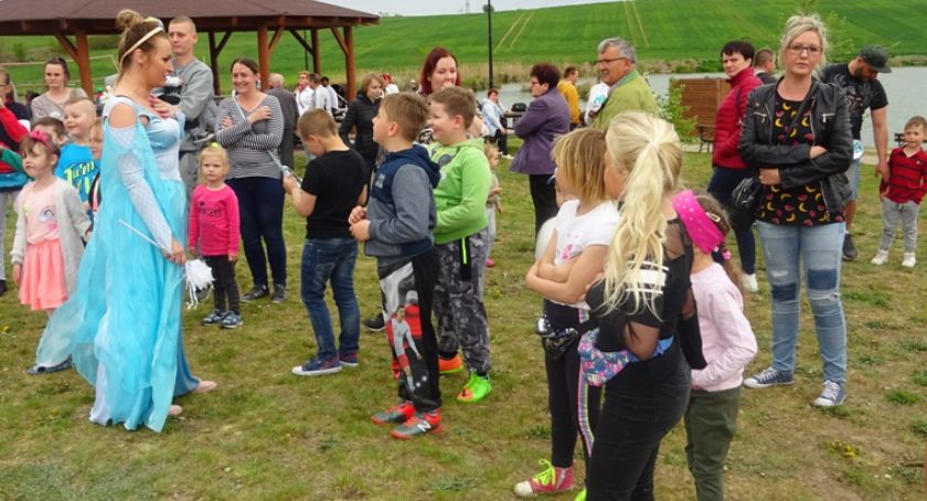 Rodzinna majówka nad nowskim jeziorem. Jakie atrakcje przygotowali organizatorzy? [ZDJĘCIA]