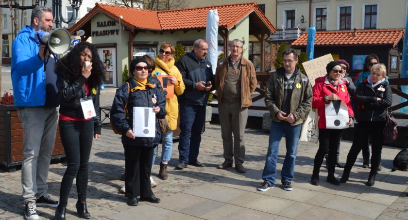 Strajk nauczycieli. Gmina Świecie zrekompensuje nauczycielom niższe pensje za strajk. W grę wchodzi 100 tys. zł