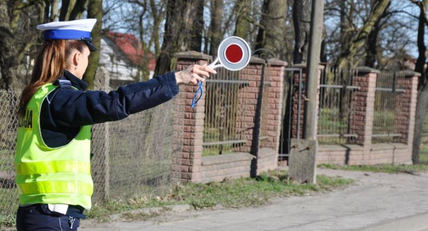 Policjanci ujawnili 22 wykroczenia, ale większości kierowców tym razem się upiekło. Dlaczego?