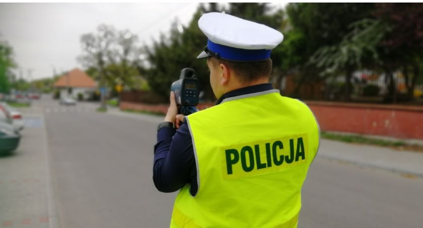 Pirat drogowy w Trylu. Ponad 100 km/h przez przejście dla pieszych