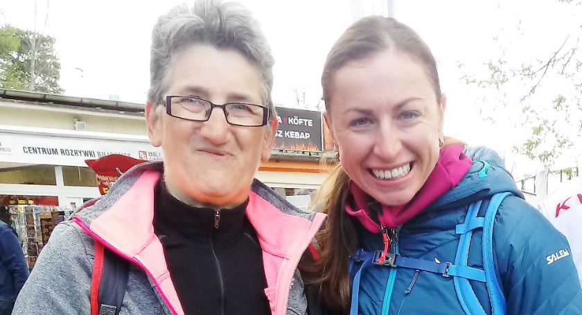 Gabriela Sulecka na zawodach w Mielnie odebrała gratulacje od Justyny Kowalczyk