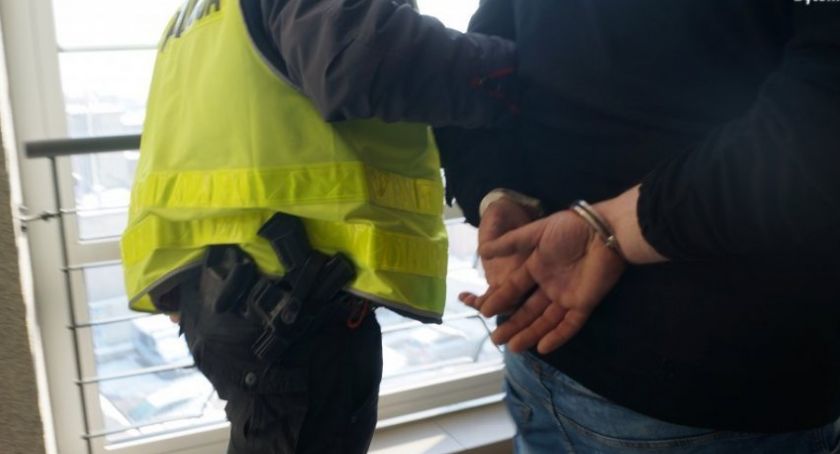 Włamywacz ze Świecia kradł w Bricomarche. Co mu grozi?