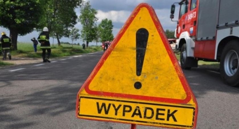 W Sulnowie droga była zablokowana - mężczyzna zakleszczony w pojeździe 