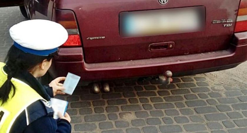 Policja zagląda w rury i bierze się za kopcące samochody. Sprawdzamy ile dowodów zatrzymano. Czy takie akcje są według was potrzebne?